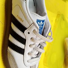 Sportschoenen Blanche, zoals gemeld door IKEA Lille met iLost