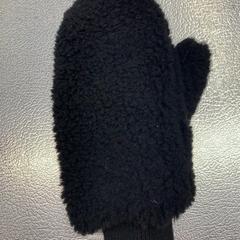 القفاز Zwart، كما تم الإبلاغ عنه بواسطة IKEA Haarlem عبر iLost