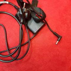 Laptop oplader, gisa salatu by UvA REC iLost erabiliz