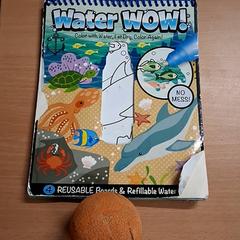 كتب الأطفال وكتب التلوين، كما تم الإبلاغ عنه بواسطة Grand Hotel Amrâth Amsterdam عبر iLost