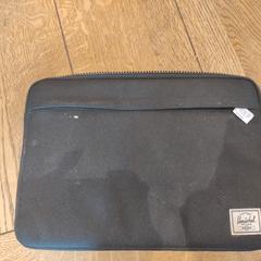 Laptophoes Herschel, segundo informou a iLost