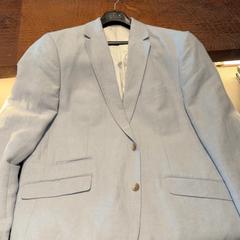 Blázer Licht blauw, ha sido reportado por Van der Valk Hotel Houten con iLost