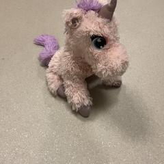 Xoguete de peluche Roze eenhoorn, segundo informou Pathé Ypenburg usando iLost