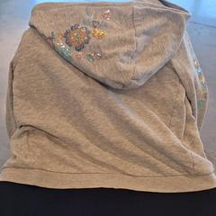 Veste capuche Grise, gemeldet von IKEA Hénin-Beaumont über iLost