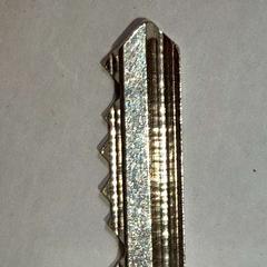 Clef métal, segons ha informat TCL mitjançant iLost