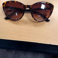 Sonnenbrille, gemeldet von Inntel Hotels Amsterdam Centre über iLost