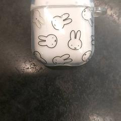 Láhev, jak nahlášeno Rotterdam The Hague Airport pomocí iLost