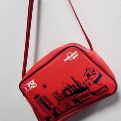 Táska, amint azt Hermes Eindhoven az iLost segítségével jelentette.