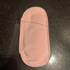 Necessär & Fodral Roze, rapporterat av Hotel Van der Valk Harderwijk op de Veluwe med iLost