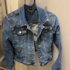 Jaquetes jacket, segons ha informat IKEA Utrecht mitjançant iLost