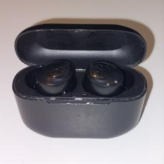 Earpods Black, a été signalé par TU/e - Receptie Flux utilisant iLost