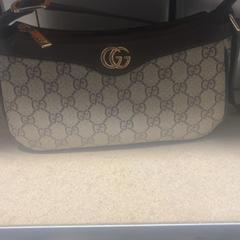 Gucci tas, come riportato da Pouw Vervoer utilizzando iLost