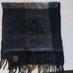 شال Geblokt zwart، كما تم الإبلاغ عنه بواسطة Arriva Limburg Zuid عبر iLost