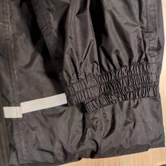 سروال المطر، كما تم الإبلاغ عنه بواسطة Pathé Zwolle عبر iLost