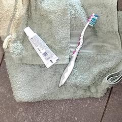 Handdoek + tandenborstel, jak nahlášeno Ziekenhuis Oost-Limburg pomocí iLost