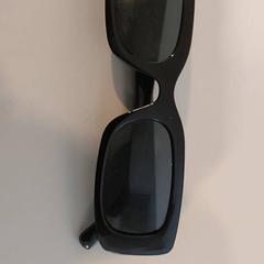Des lunettes de soleil, a été signalé par Regio West-Vlaanderen utilisant iLost