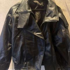 السترة، كما تم الإبلاغ عنه بواسطة Van der Valk Hotel Amsterdam-Amstel عبر iLost