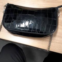 Schoudertasje Zwart schoudertasje, come riportato da Transdev Hoeksche Waard Goeree Overflakkee utilizzando iLost