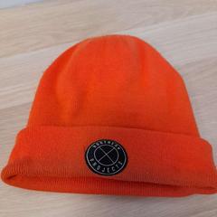 القبعة، كما تم الإبلاغ عنه بواسطة IKEA Praha – Zličín عبر iLost