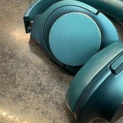 Sluchátka, jak nahlášeno Rotterdam The Hague Airport pomocí iLost