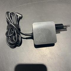 Caricabatterie per laptop, come riportato da Universiteit Gent - Faculteitsbibliotheek LW utilizzando iLost