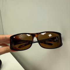 サングラス Bruin zwart gevlekt がiLostで Stad Peer によって報告されました