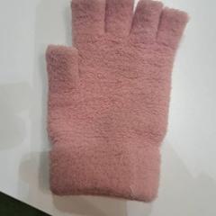 Guanto Roze, come riportato da IKEA Wilrijk utilizzando iLost