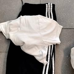 Tshirt + broek, iLost를 사용하여 Ziekenhuis Oost-Limburg에 보고됨