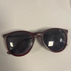 Zonnebril, som rapportert av Pathé Schiedam ved bruk av iLost