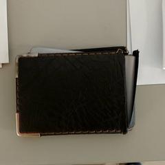 Porte-cartes Peyroux, a été signalé par Centraal magazijn utilisant iLost