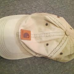 Kleding - beige pet, segons ha informat Centraal magazijn mitjançant iLost