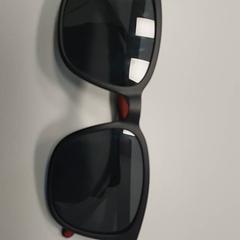 Gafas de sol, segundo informou Regio West-Vlaanderen usando iLost