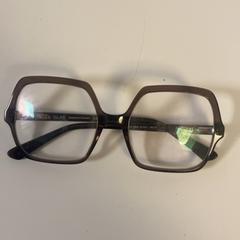 Glasses, as reported by Pathé Schiedam using iLost