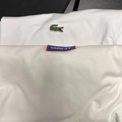 Tshirt Gant and lacoste, segons ha informat ibis Styles Rotterdam Ahoy mitjançant iLost