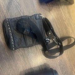 Bolsa de hombro Zwart met zilver, ha sido reportado por WestCord Hotel Eindhoven con iLost