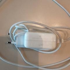 Oplader laptop, come riportato da LUMC utilizzando iLost