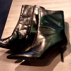 Topánka, ako bolo nahlásené Van der Valk Hotel Vianen pomocou iLost