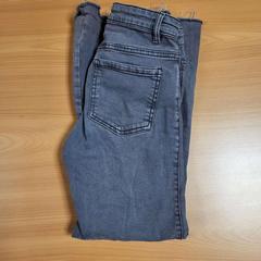 Nadrág zwart, amint azt Connexxion Noord Holland Noord Alkmaar az iLost segítségével jelentette.