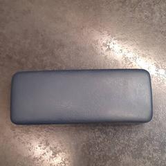 Portaocchiali con occhiali, come riportato da Rotterdam The Hague Airport utilizzando iLost