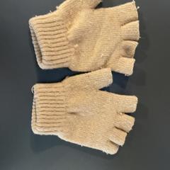 Handschoenen handschuhe, zoals gemeld door MEININGER Hotel Dresden Zentrum met iLost