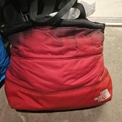 Rode NorthFace tas/red NorthFace bag, segons s'ha informat a iLost