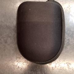 Etui met oortjes oortnew، كما تم الإبلاغ عنه بواسطة Rotterdam The Hague Airport عبر iLost