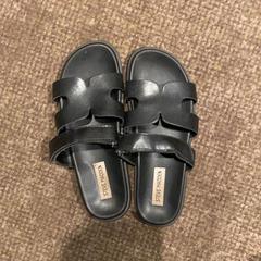 Slippers steve madden, as reported by Van der Valk Hotel Apeldoorn - De Cantharel using iLost