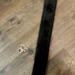 Strap & Earrings, gemeldet von Inntel Hotels Amsterdam Centre über iLost