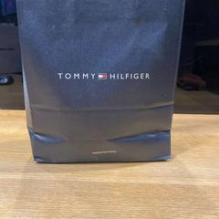 Nákup Tommy Hilfiger Kids, jak nahlášeno Designer Outlet Roosendaal pomocí iLost