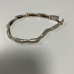 Karkötő, amint azt Gemeente Ede az iLost segítségével jelentette.