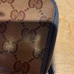 Porsche Bruin/Gucci teken, ha sido reportado por Designer Outlet Roermond con iLost