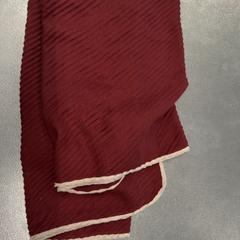 Sjaal, zoals gemeld door IKEA Anderlecht (Brussels) met iLost