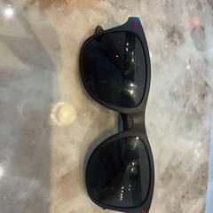 Sonnenbrille, gemeldet von Van der Valk Hotel Gorinchem über iLost