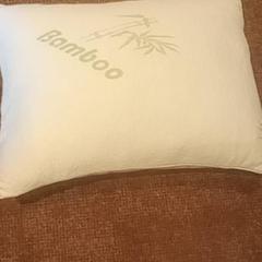 Párna, amint azt Van der Valk Hotel Apeldoorn - De Cantharel az iLost segítségével jelentette.